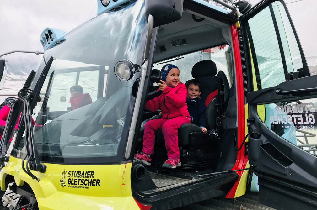 Big Family Tag - Pistenbully Show - Kinder sitzen im Pistenbully