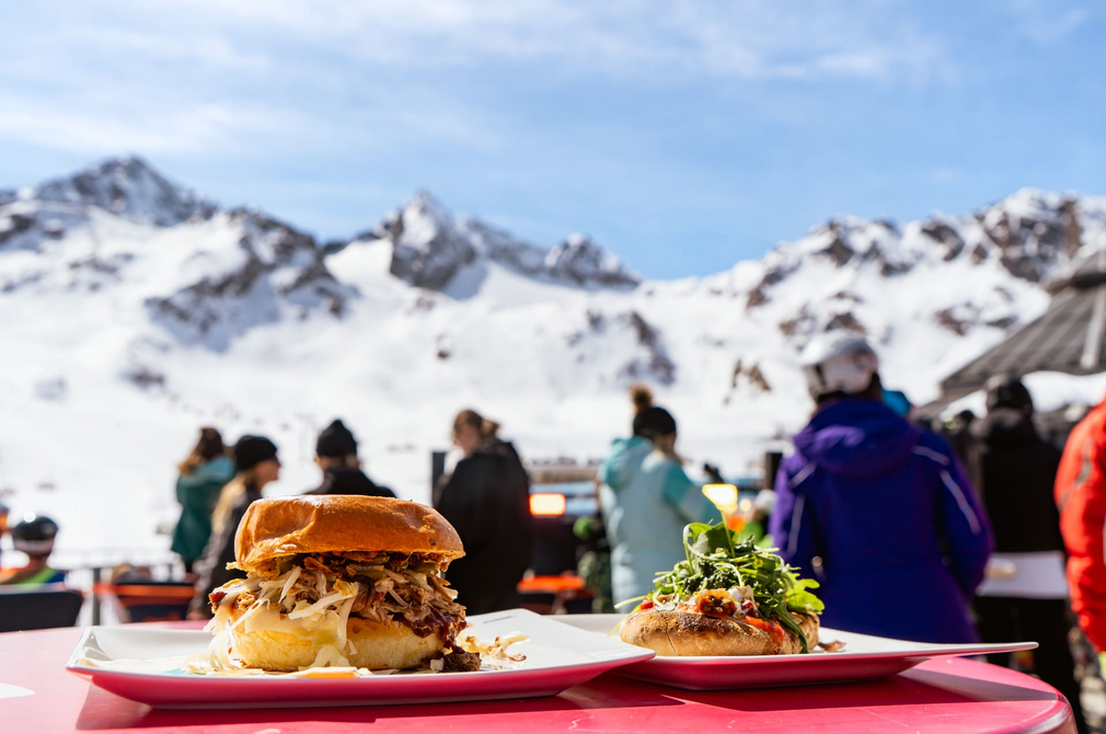 Burger beim Ski & Beats Event am Stubaier Gletscher